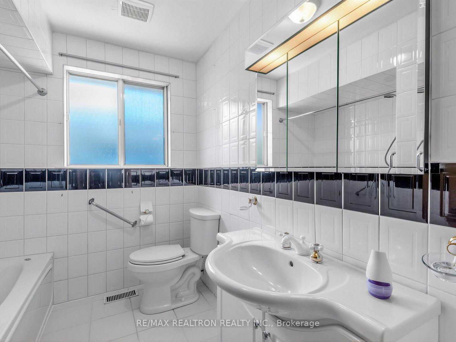 Photo 15 of 91 Spenvalley Drive, North York, Glenfield-Jane Heights — HOMEH
