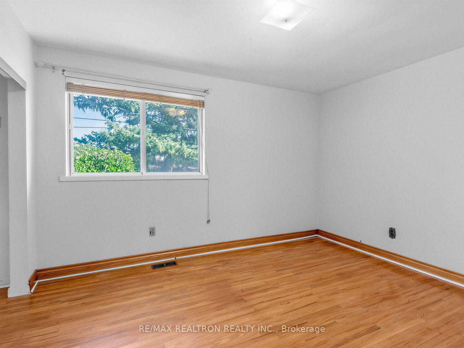 Photo 16 of 91 Spenvalley Drive, North York, Glenfield-Jane Heights — HOMEH