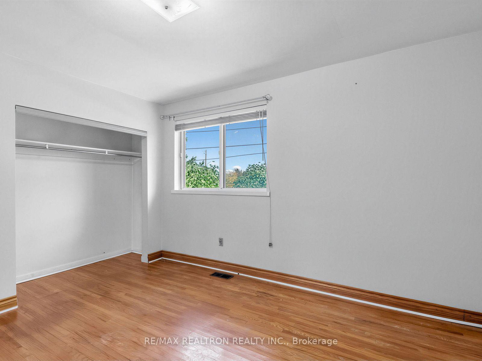Photo 17 of 91 Spenvalley Drive, North York, Glenfield-Jane Heights — HOMEH