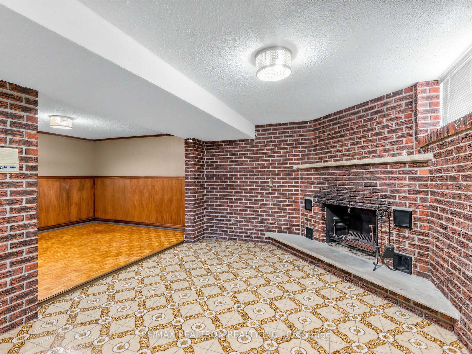 Photo 19 of 91 Spenvalley Drive, North York, Glenfield-Jane Heights — HOMEH