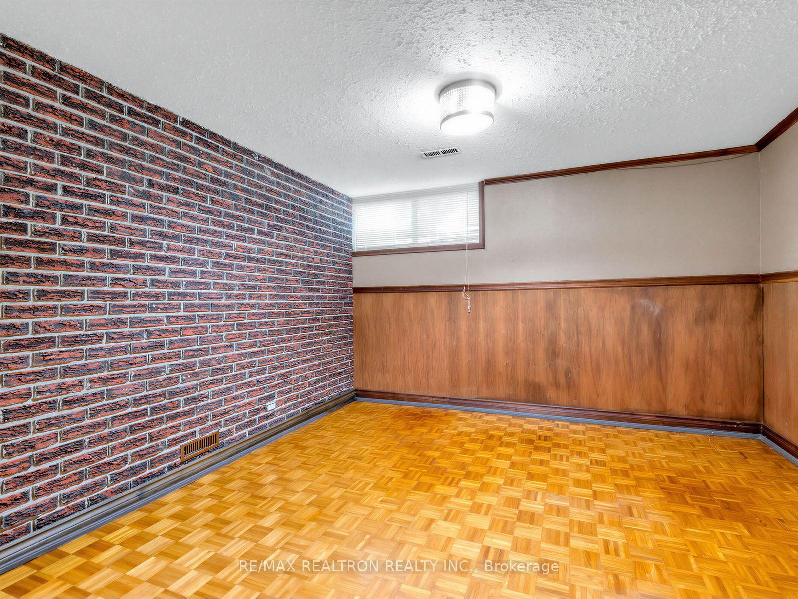 Photo 21 of 91 Spenvalley Drive, North York, Glenfield-Jane Heights — HOMEH