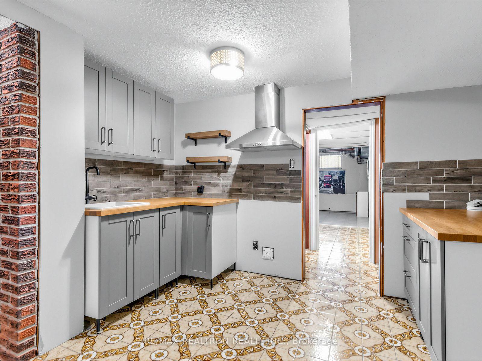 Photo 22 of 91 Spenvalley Drive, North York, Glenfield-Jane Heights — HOMEH