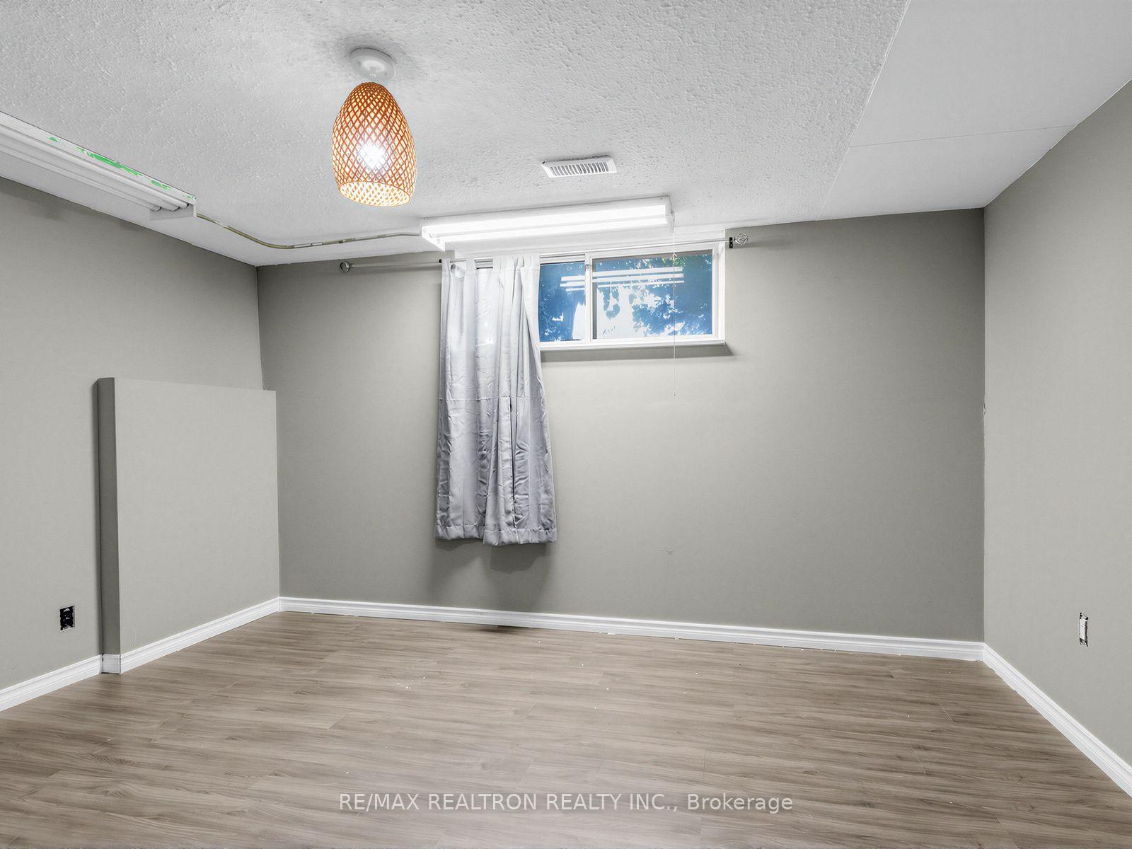 Photo 23 of 91 Spenvalley Drive, North York, Glenfield-Jane Heights — HOMEH