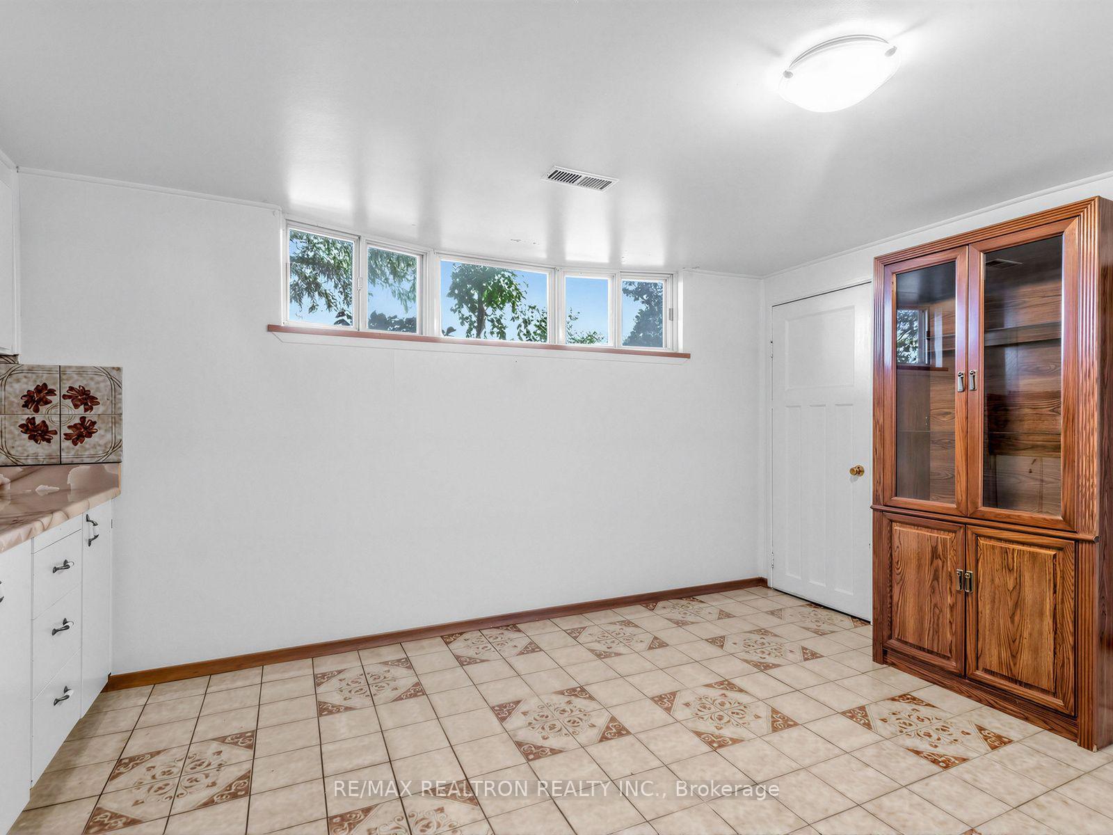 Photo 26 of 91 Spenvalley Drive, North York, Glenfield-Jane Heights — HOMEH