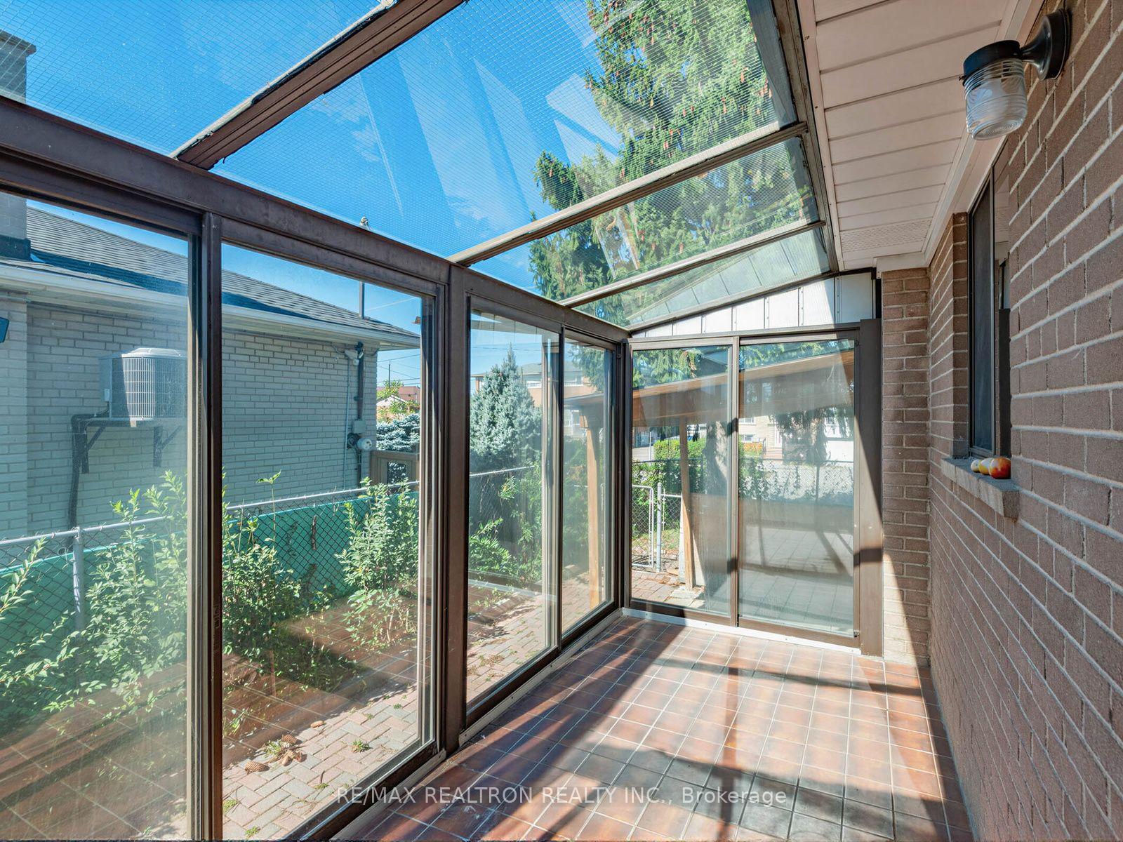 Photo 27 of 91 Spenvalley Drive, North York, Glenfield-Jane Heights — HOMEH