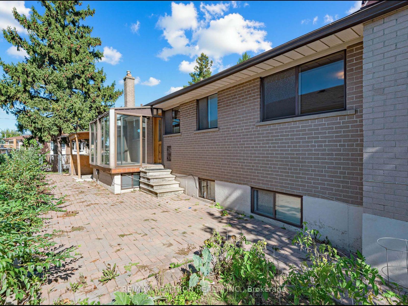 Photo 28 of 91 Spenvalley Drive, North York, Glenfield-Jane Heights — HOMEH