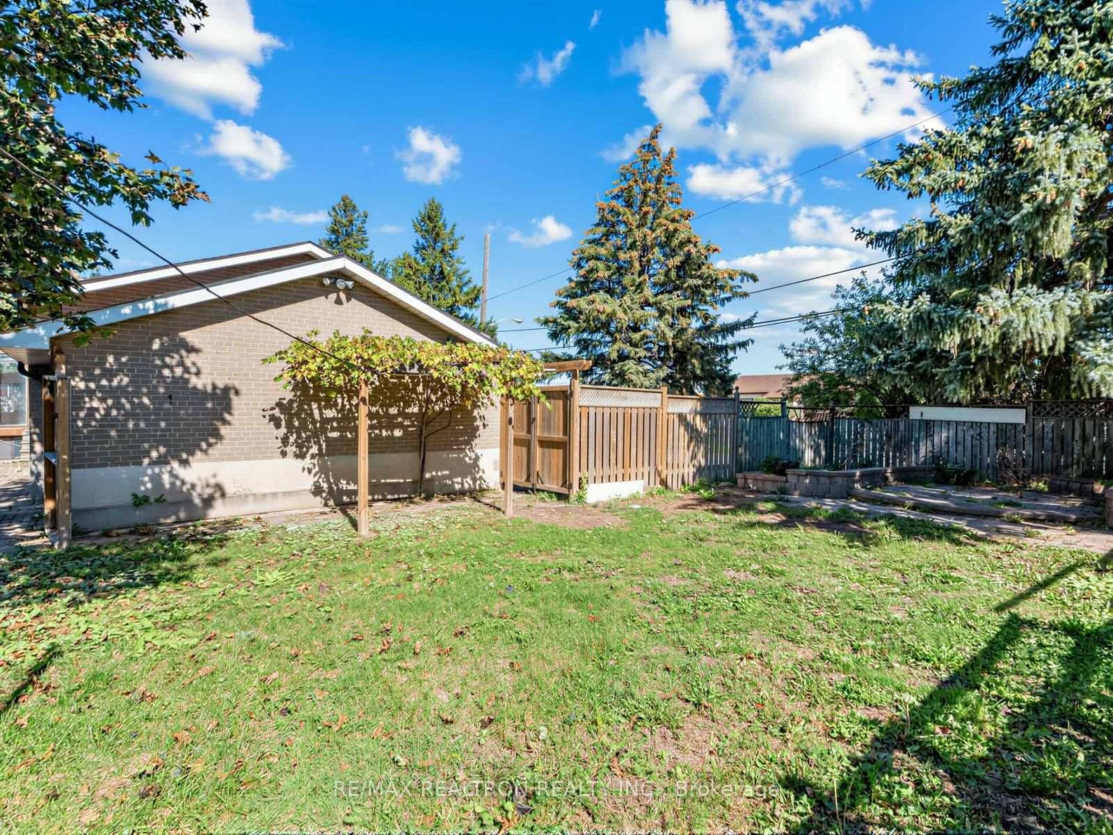 Photo 29 of 91 Spenvalley Drive, North York, Glenfield-Jane Heights — HOMEH