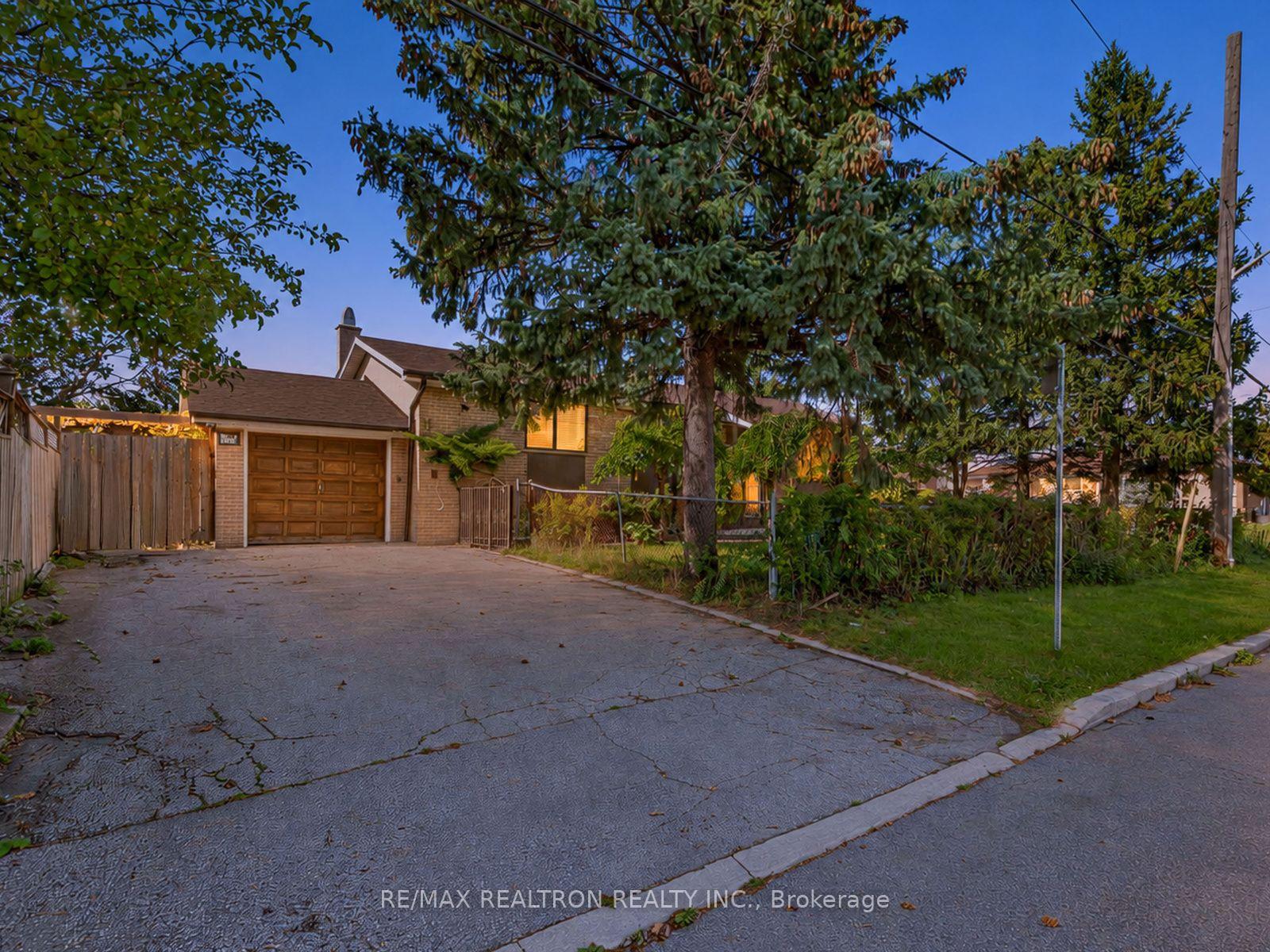 Photo 30 of 91 Spenvalley Drive, North York, Glenfield-Jane Heights — HOMEH