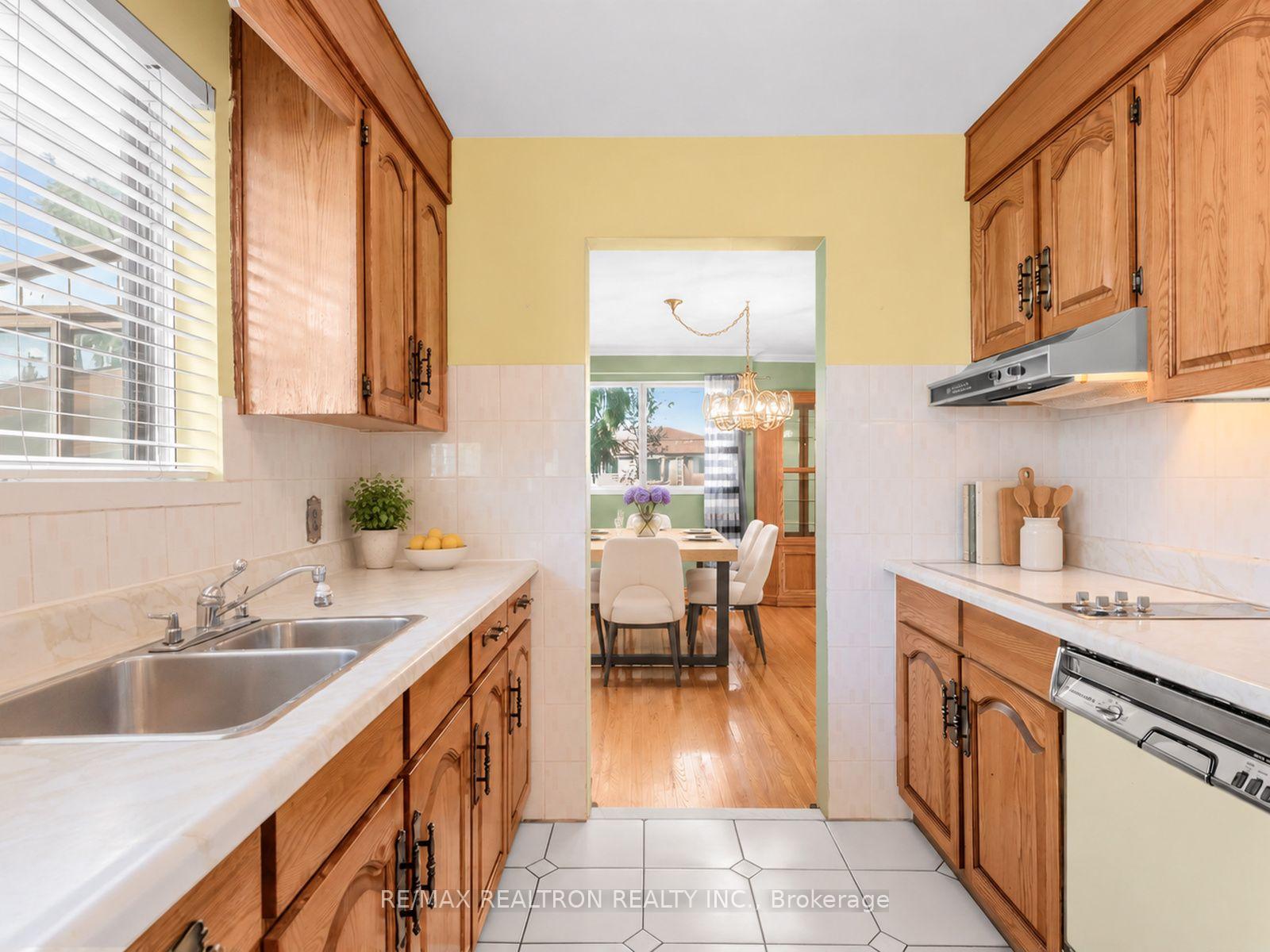 Photo 34 of 91 Spenvalley Drive, North York, Glenfield-Jane Heights — HOMEH