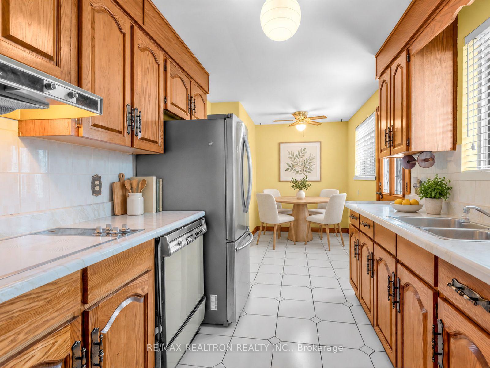 Photo 36 of 91 Spenvalley Drive, North York, Glenfield-Jane Heights — HOMEH