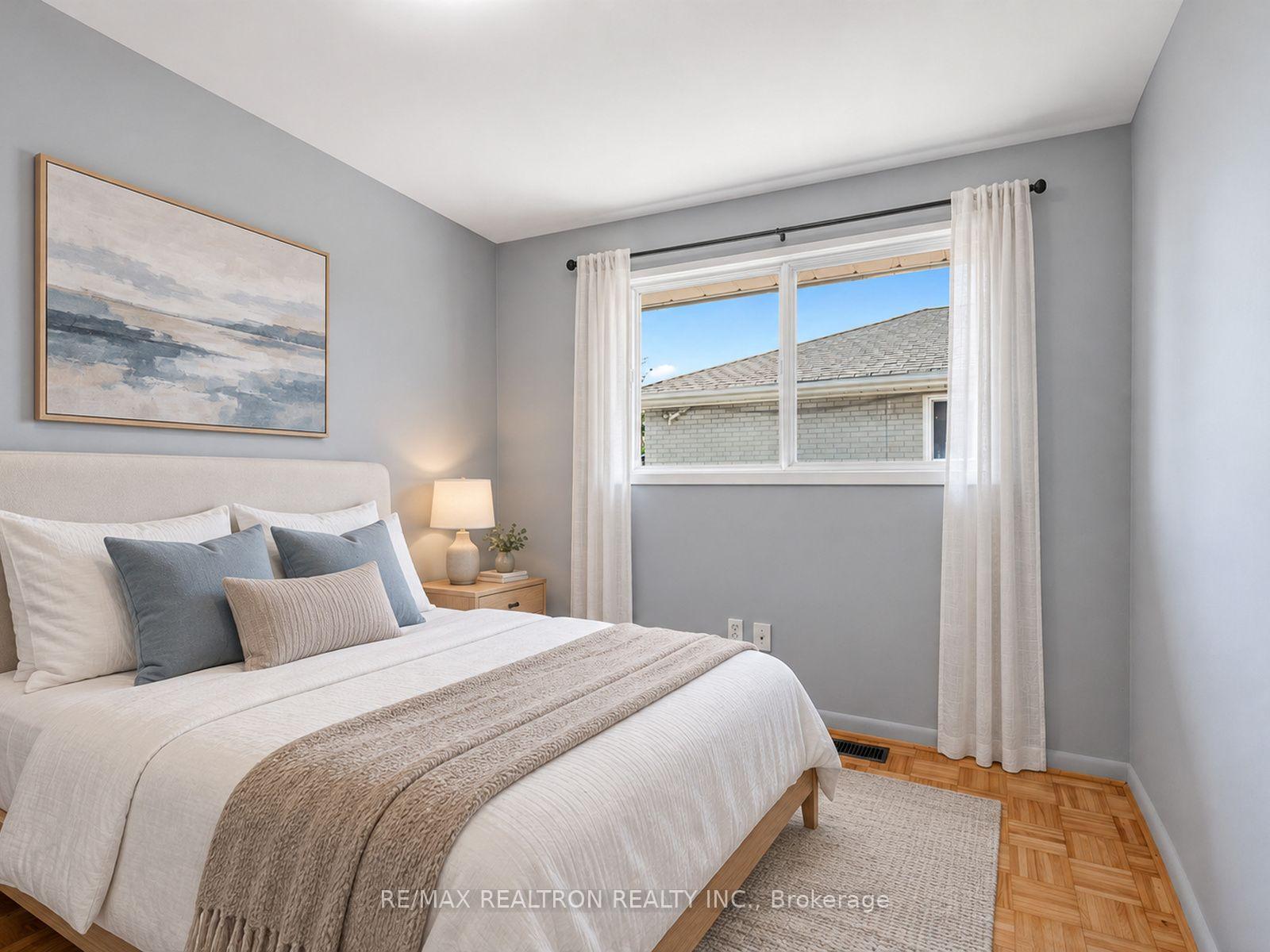 Photo 39 of 91 Spenvalley Drive, North York, Glenfield-Jane Heights — HOMEH