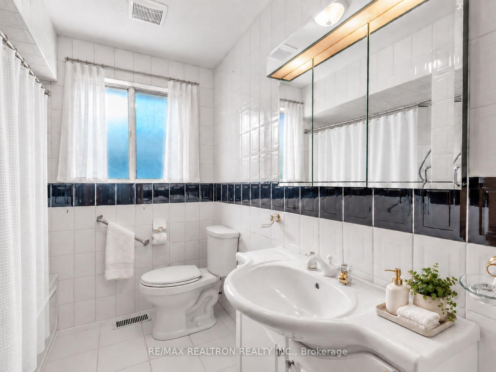 Photo 40 of 91 Spenvalley Drive, North York, Glenfield-Jane Heights — HOMEH
