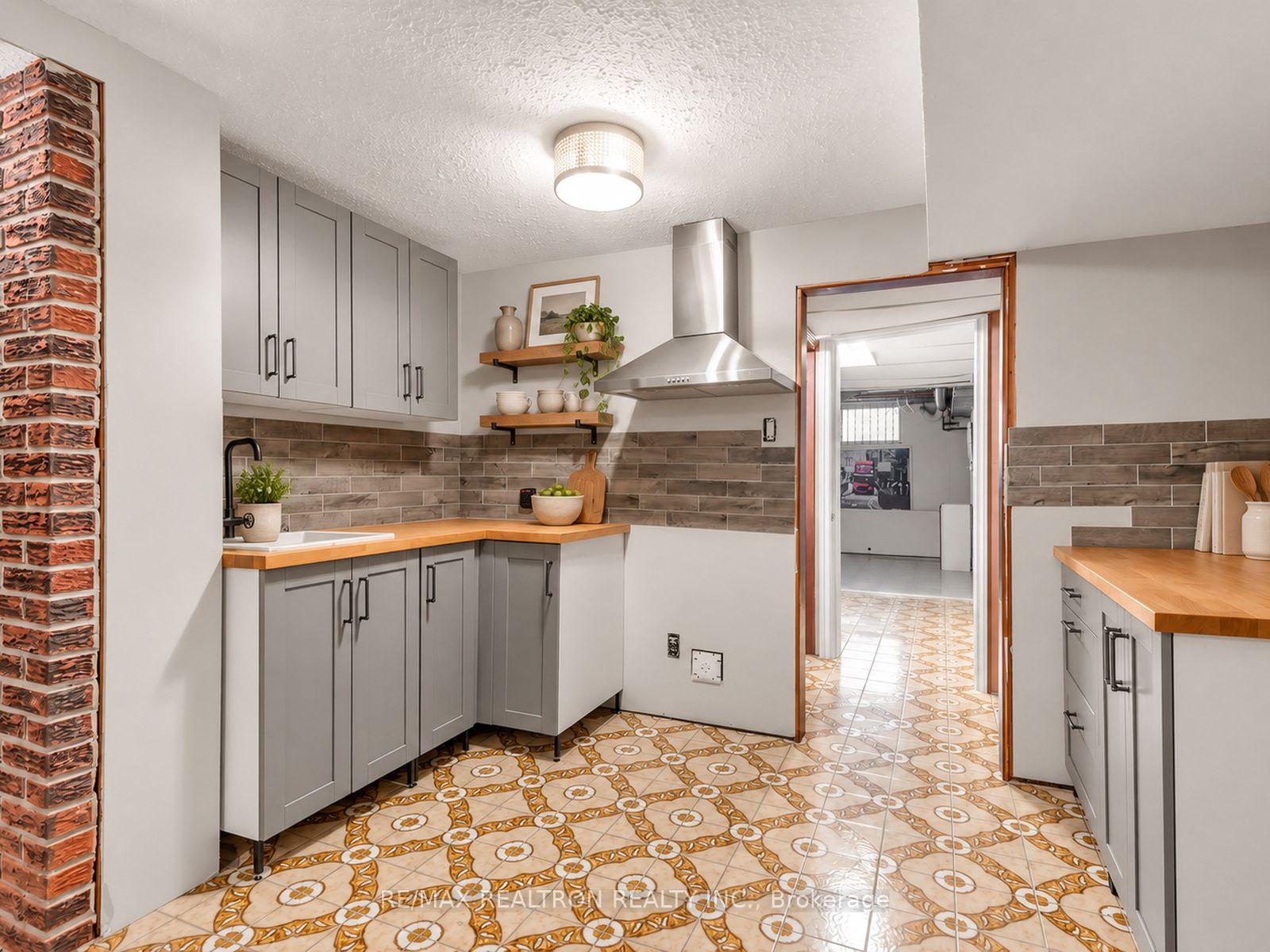 Photo 42 of 91 Spenvalley Drive, North York, Glenfield-Jane Heights — HOMEH