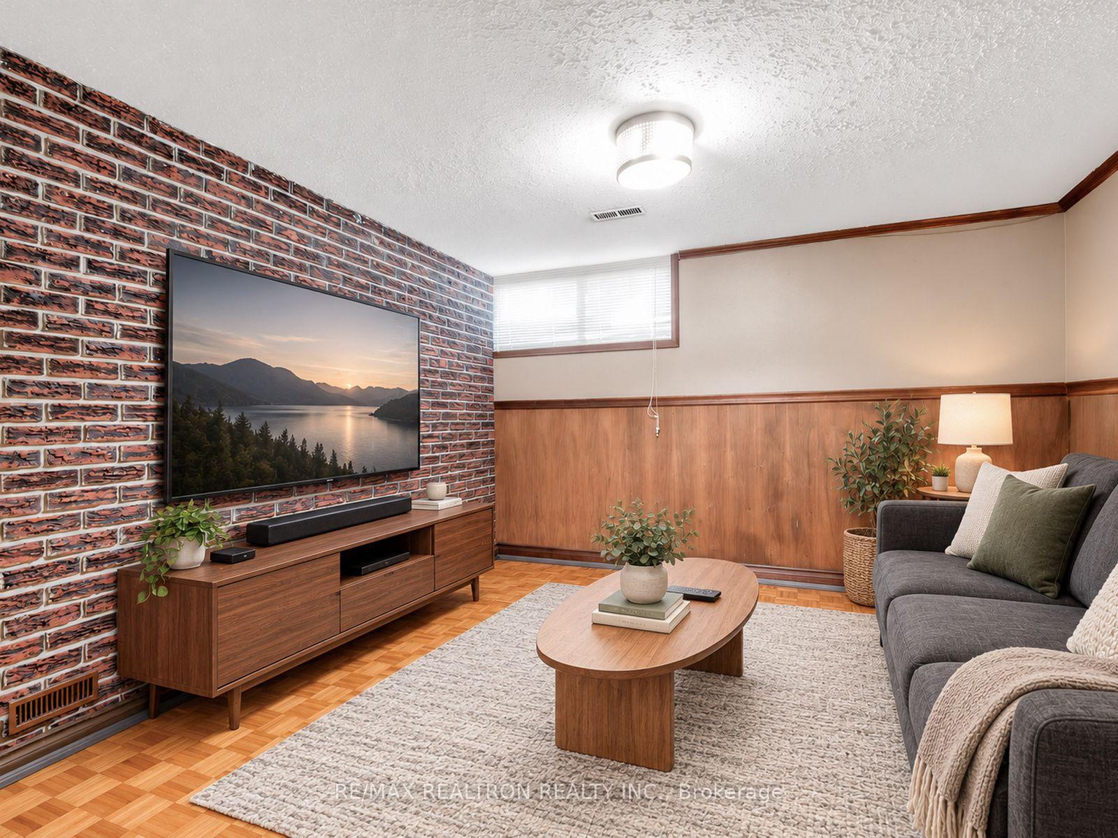 Photo 43 of 91 Spenvalley Drive, North York, Glenfield-Jane Heights — HOMEH