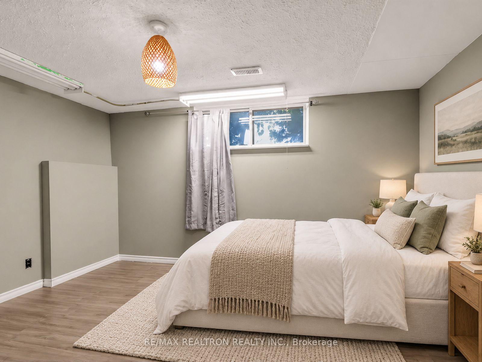 Photo 45 of 91 Spenvalley Drive, North York, Glenfield-Jane Heights — HOMEH