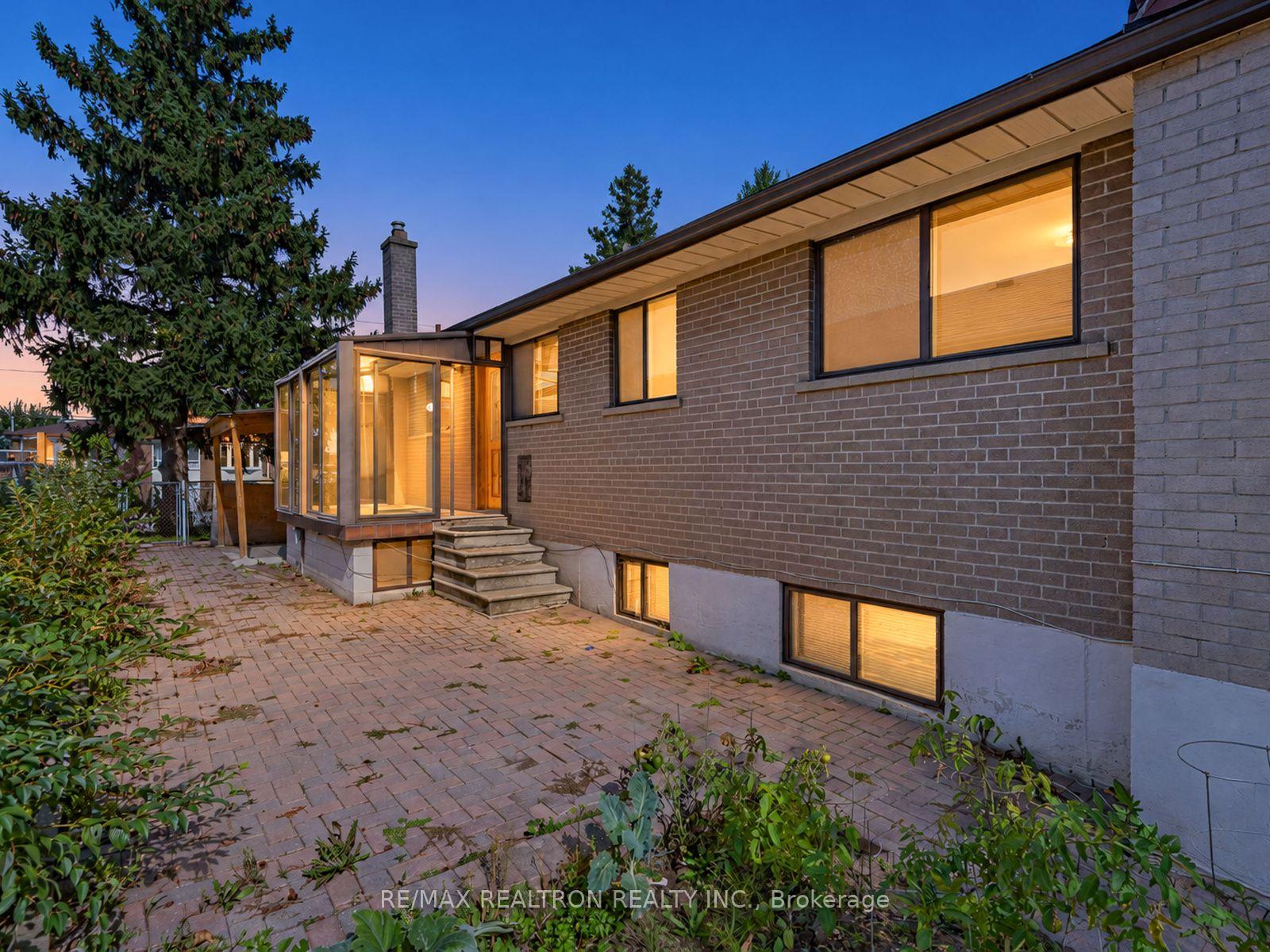 Photo 50 of 91 Spenvalley Drive, North York, Glenfield-Jane Heights — HOMEH