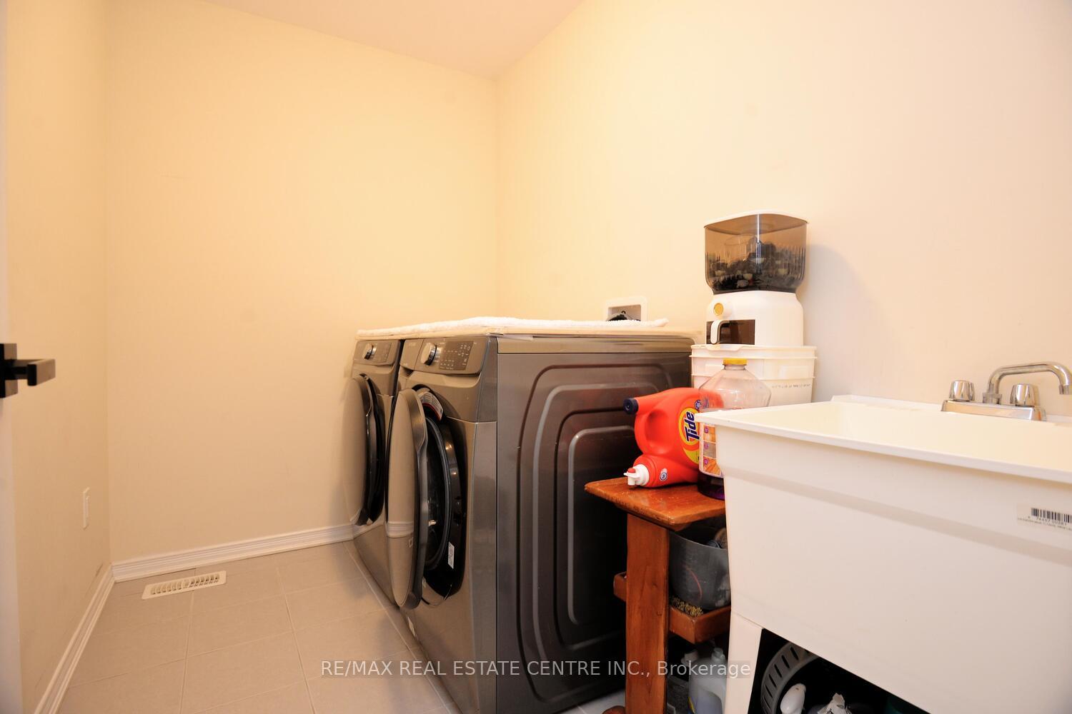 Photo 44 of 55 Magdalena Street, Hamilton, Stoney Creek Mountain — HOMEH