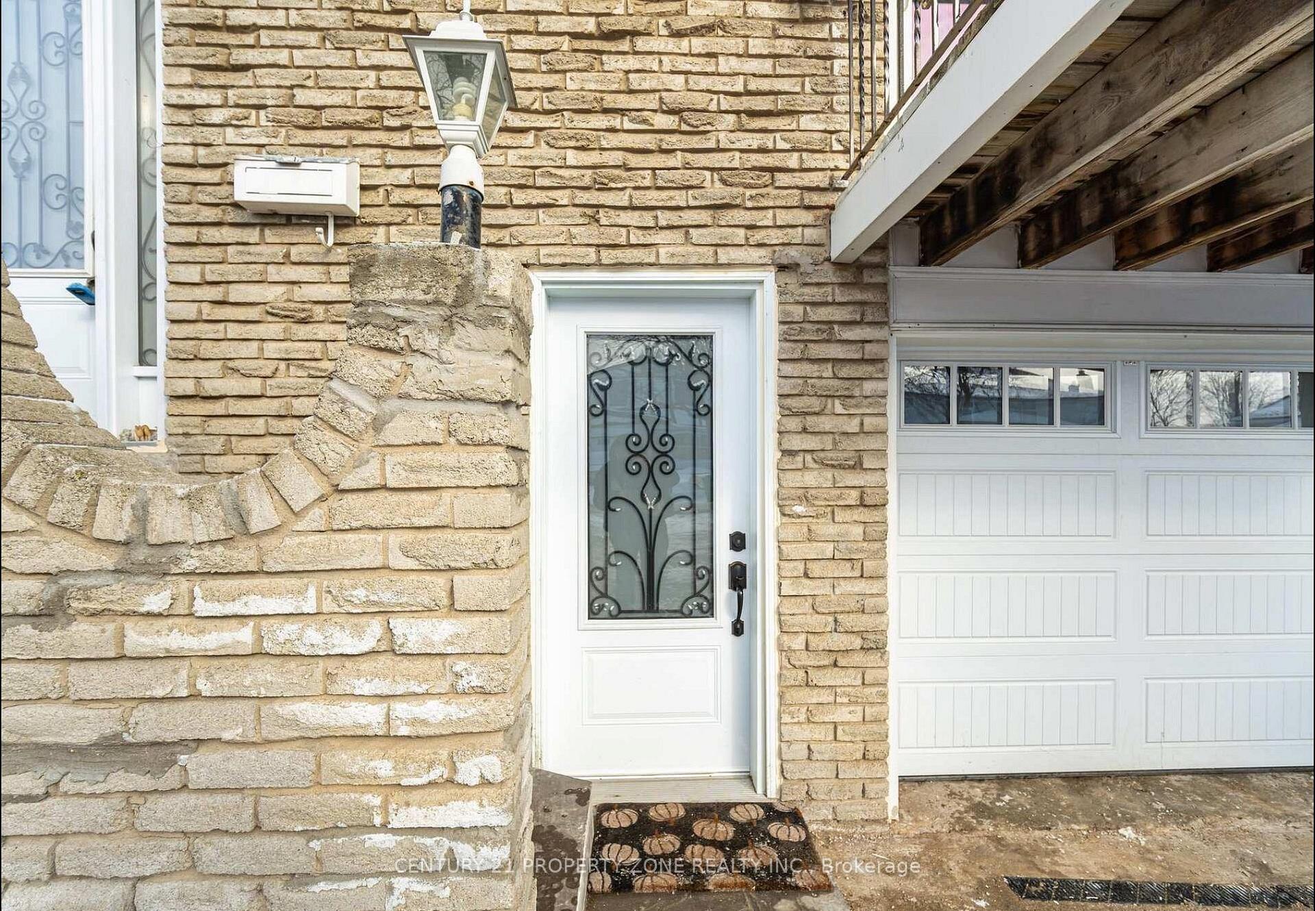 Photo 2 of 25 Abell Drive, Brampton, Madoc — HOMEH