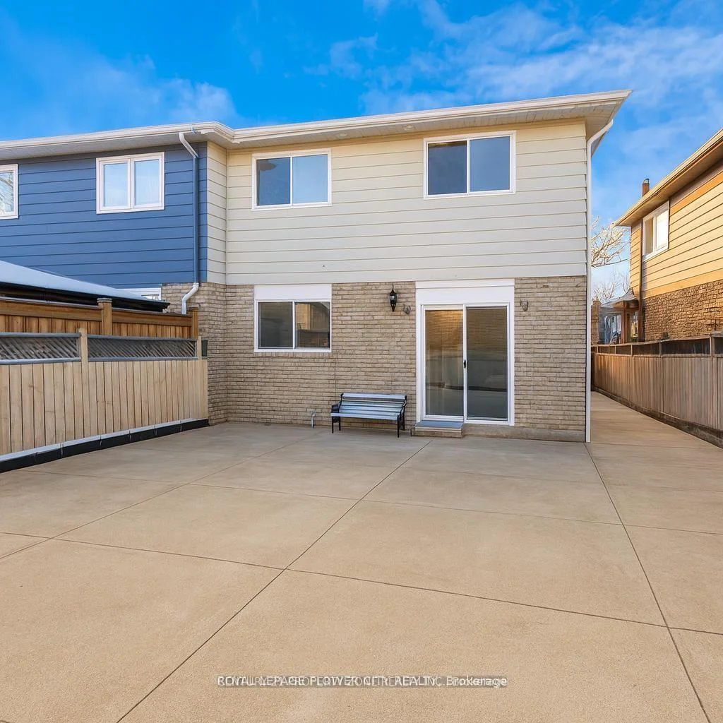 Photo 3 of 25 Abell Drive, Brampton, Madoc — HOMEH