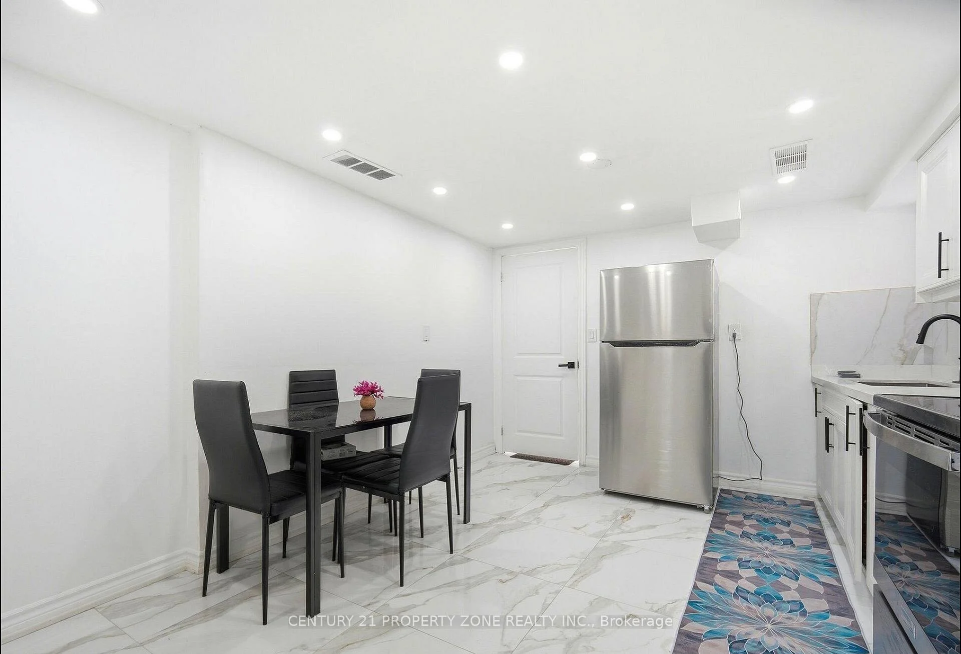 Photo 5 of 25 Abell Drive, Brampton, Madoc — HOMEH