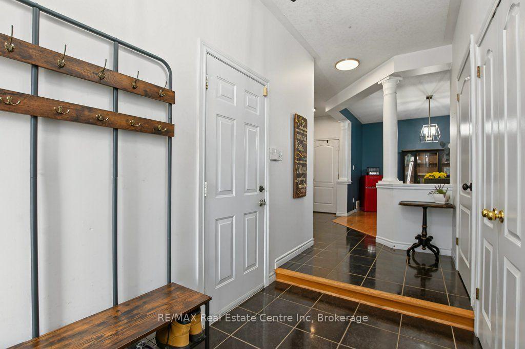 Photo 4 of 978 Edinburgh Road S, Guelph, Kortright West — HOMEH