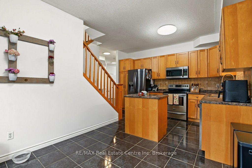 Photo 9 of 978 Edinburgh Road S, Guelph, Kortright West — HOMEH