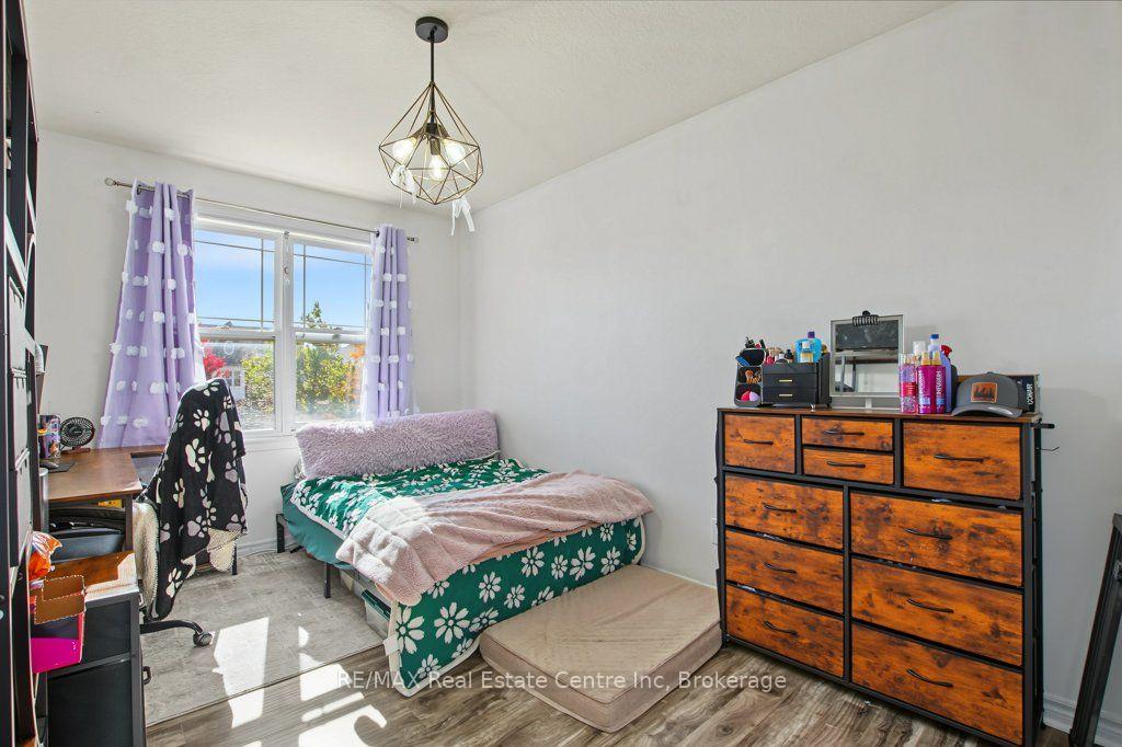 Photo 16 of 978 Edinburgh Road S, Guelph, Kortright West — HOMEH