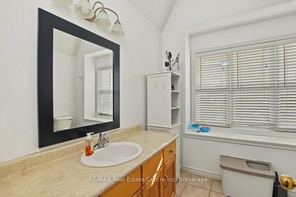 Photo 18 of 978 Edinburgh Road S, Guelph, Kortright West — HOMEH