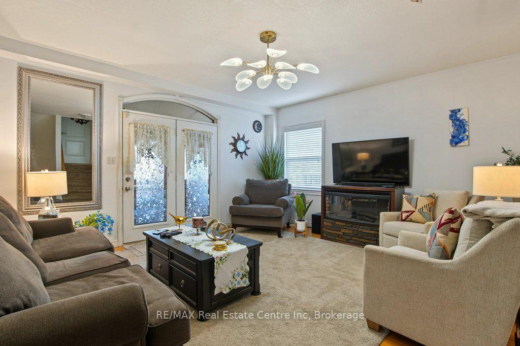 Photo 23 of 978 Edinburgh Road S, Guelph, Kortright West — HOMEH