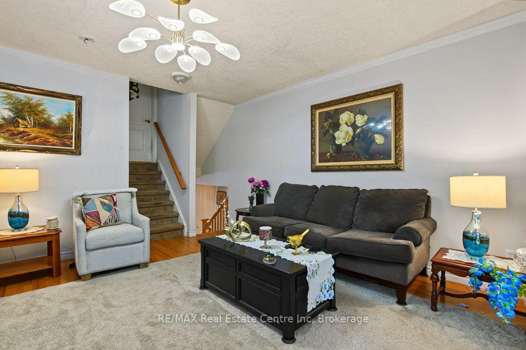 Photo 24 of 978 Edinburgh Road S, Guelph, Kortright West — HOMEH