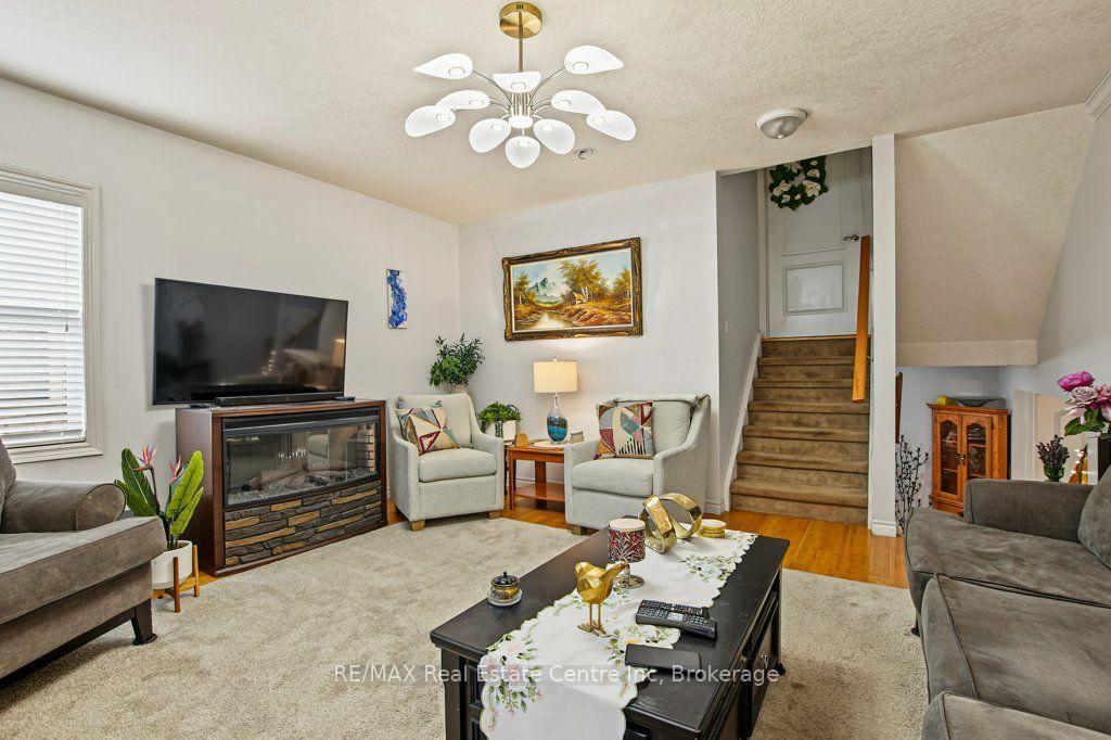 Photo 25 of 978 Edinburgh Road S, Guelph, Kortright West — HOMEH