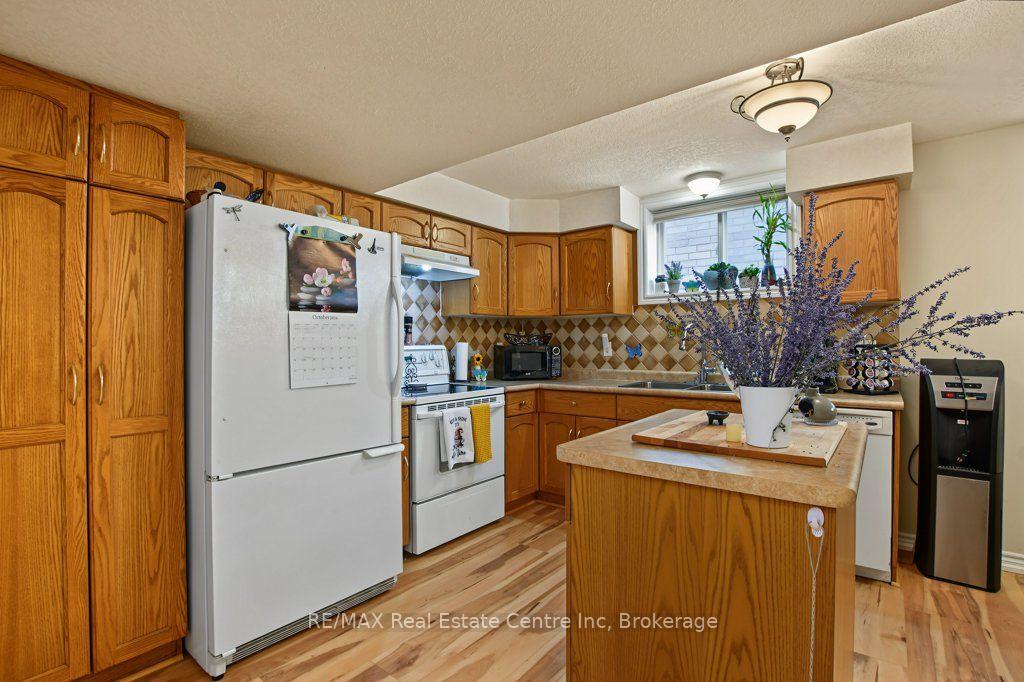 Photo 26 of 978 Edinburgh Road S, Guelph, Kortright West — HOMEH