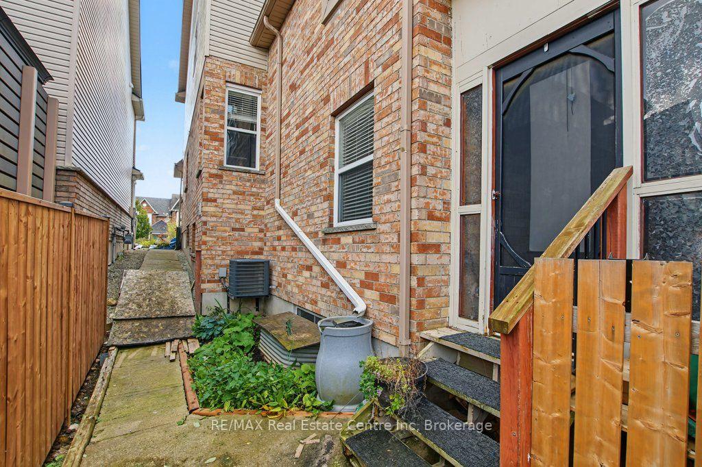 Photo 35 of 978 Edinburgh Road S, Guelph, Kortright West — HOMEH
