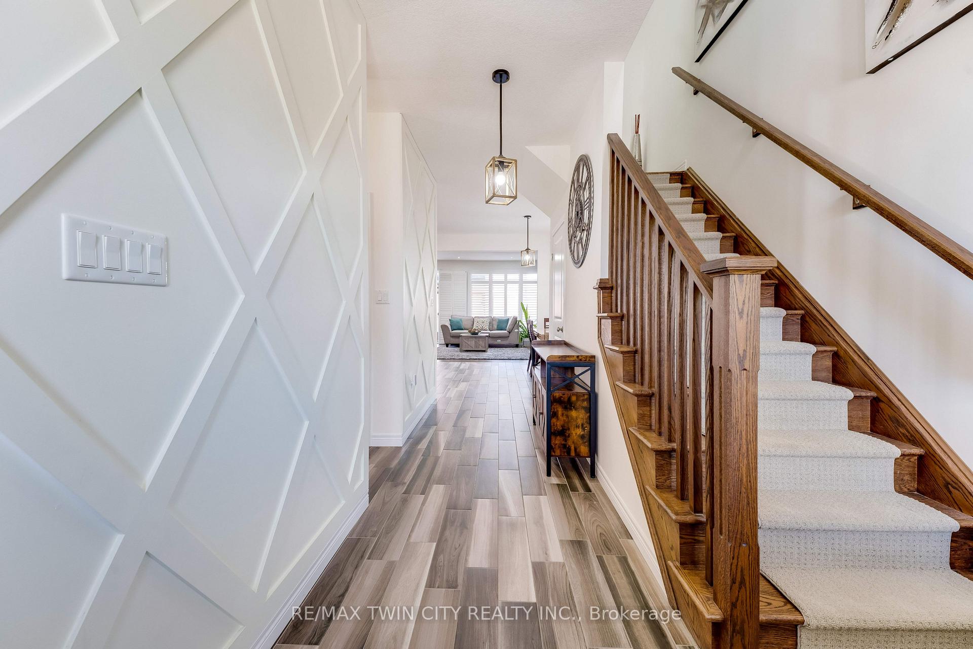 Photo 4 of 18 Crossbridge Avenue, Kitchener, Idlewood/Lackner Woods — HOMEH