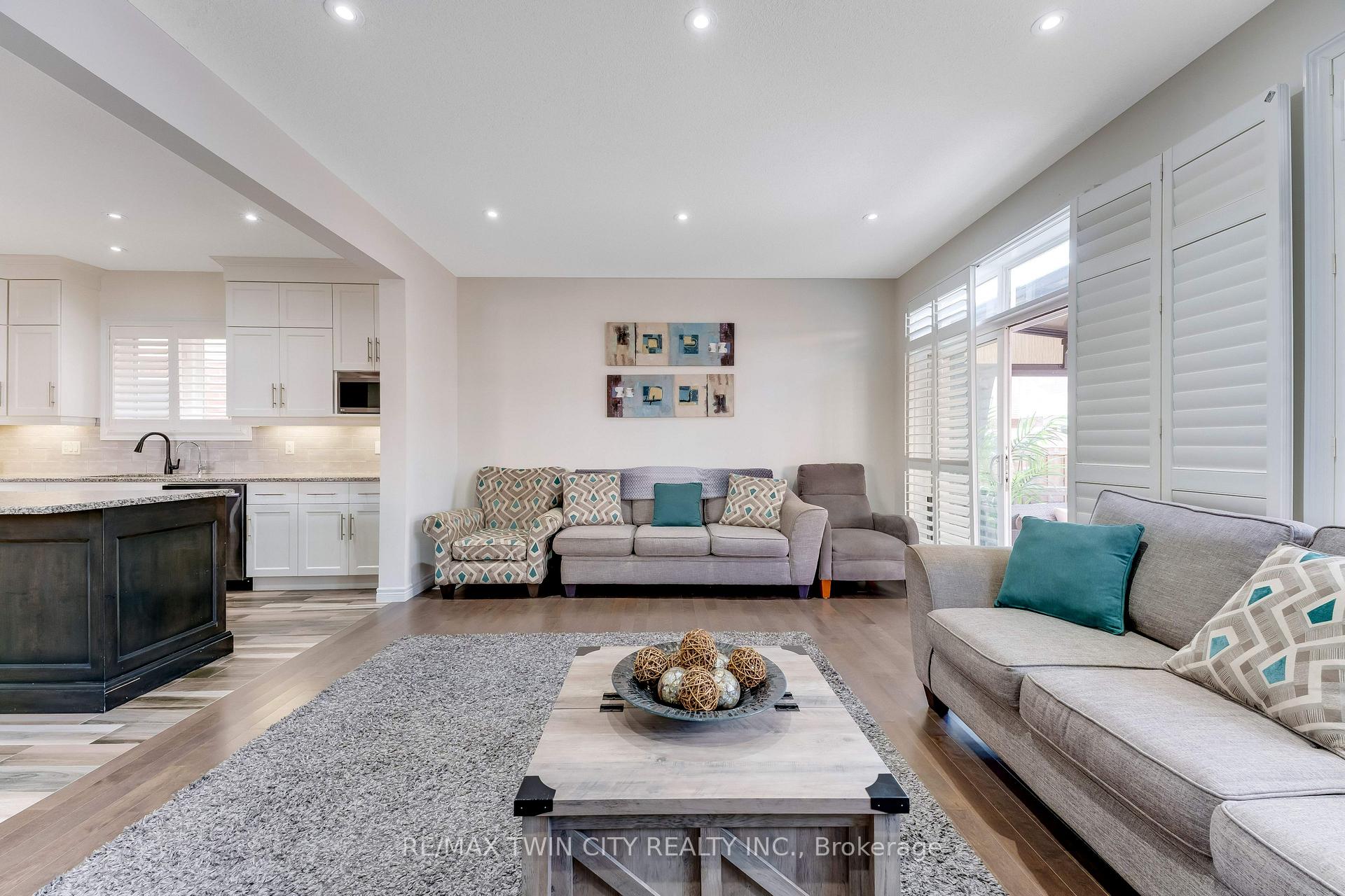 Photo 9 of 18 Crossbridge Avenue, Kitchener, Idlewood/Lackner Woods — HOMEH