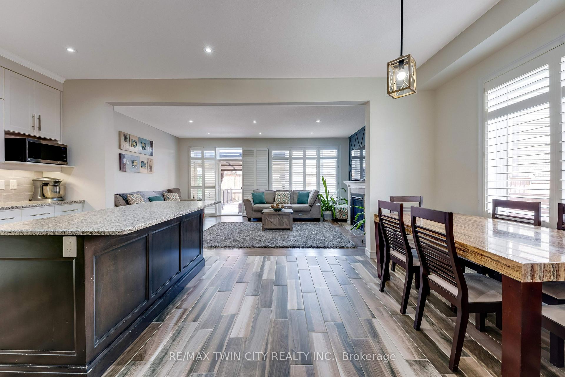 Photo 10 of 18 Crossbridge Avenue, Kitchener, Idlewood/Lackner Woods — HOMEH