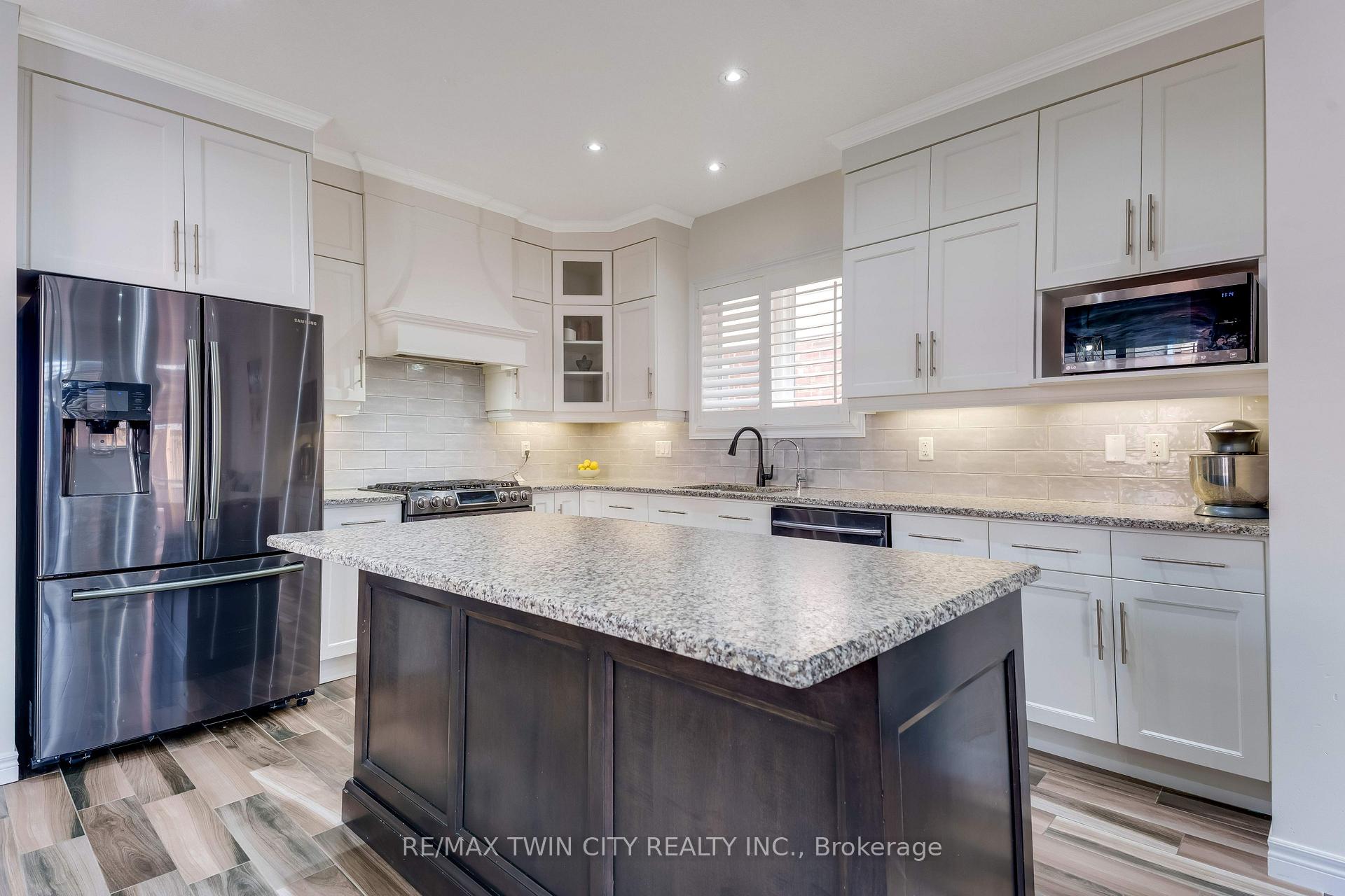 Photo 11 of 18 Crossbridge Avenue, Kitchener, Idlewood/Lackner Woods — HOMEH