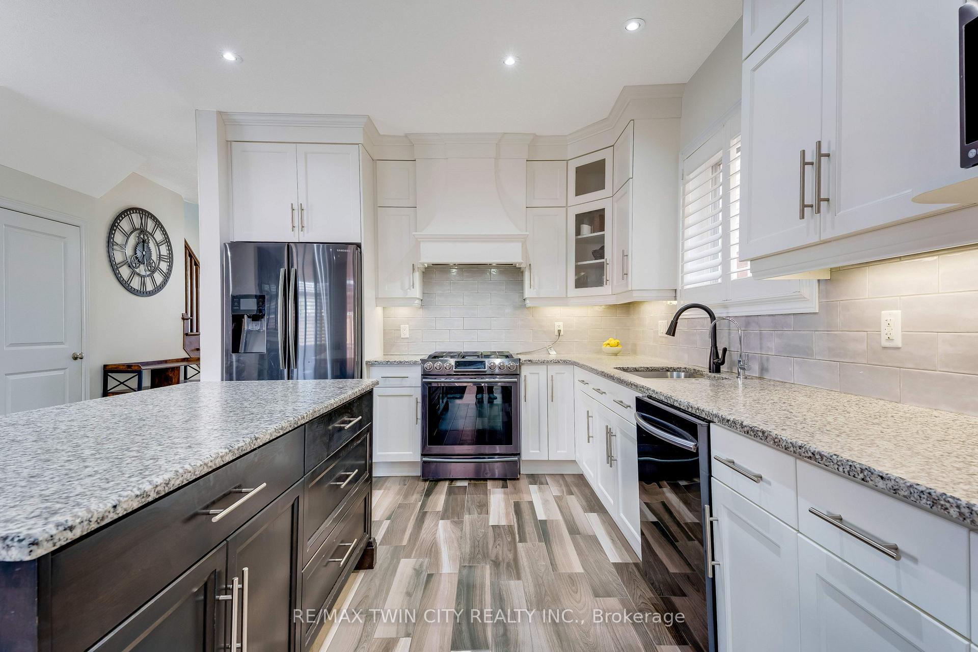 Photo 12 of 18 Crossbridge Avenue, Kitchener, Idlewood/Lackner Woods — HOMEH
