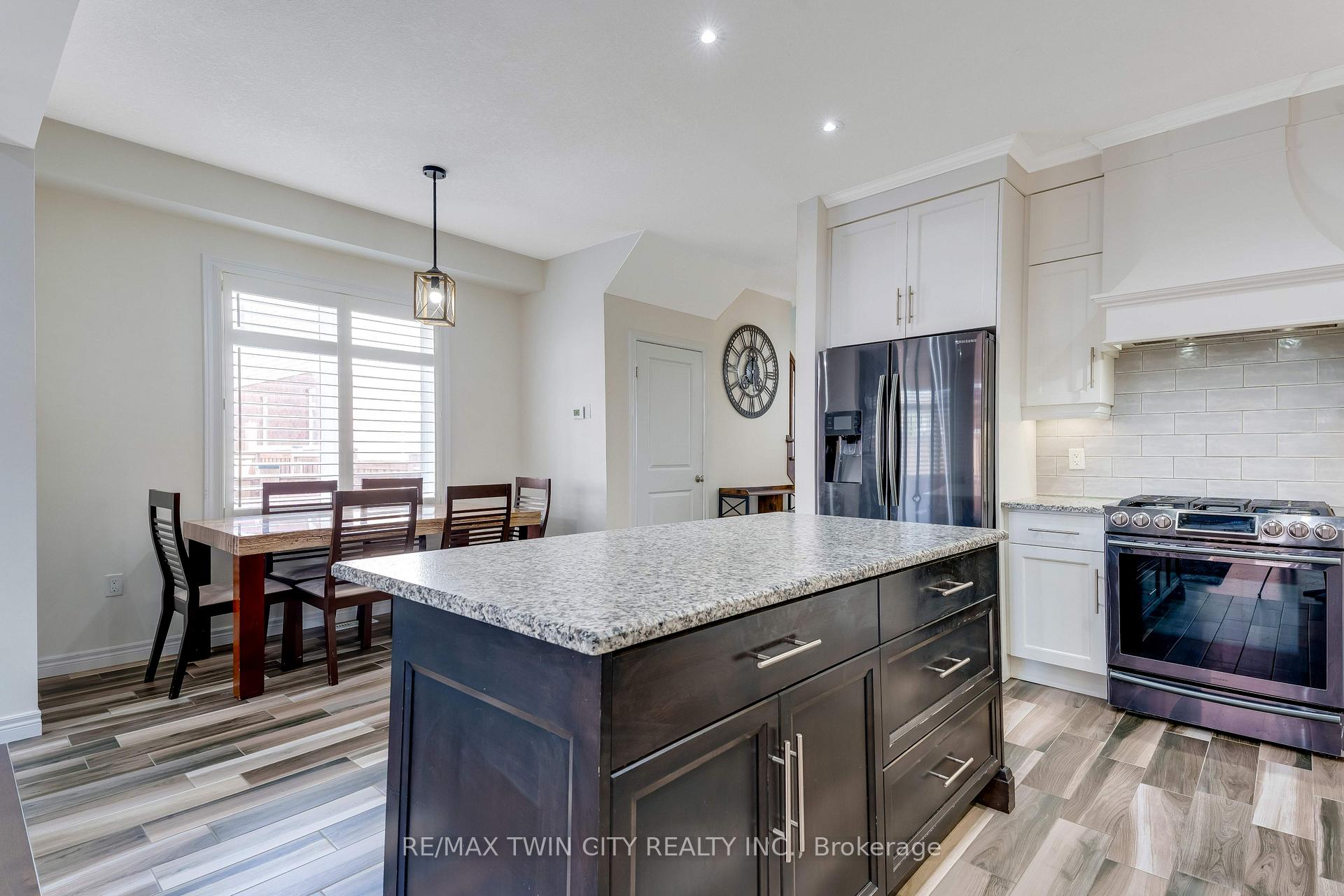 Photo 13 of 18 Crossbridge Avenue, Kitchener, Idlewood/Lackner Woods — HOMEH