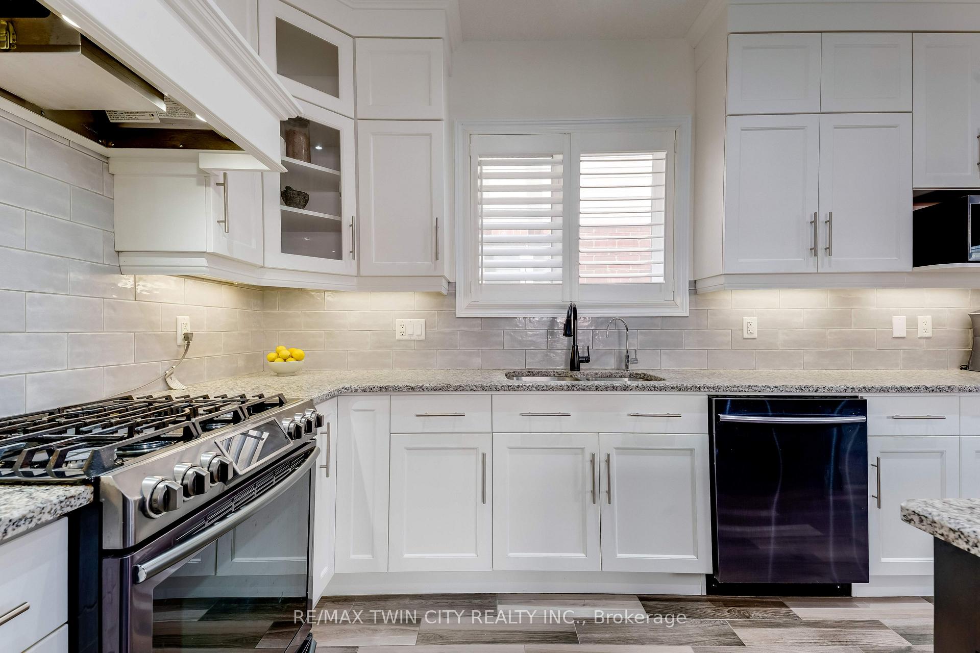 Photo 14 of 18 Crossbridge Avenue, Kitchener, Idlewood/Lackner Woods — HOMEH