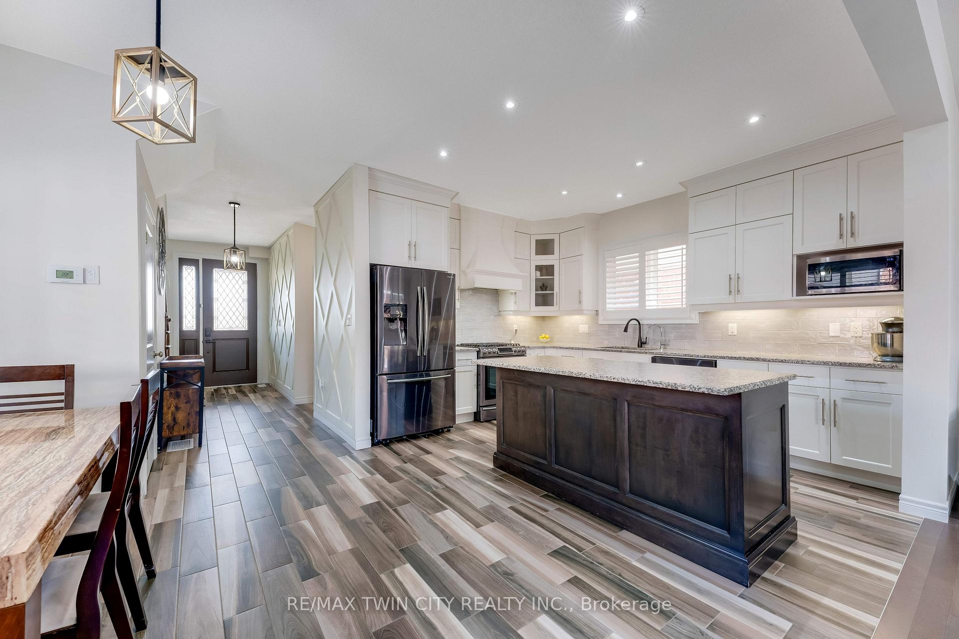 Photo 15 of 18 Crossbridge Avenue, Kitchener, Idlewood/Lackner Woods — HOMEH