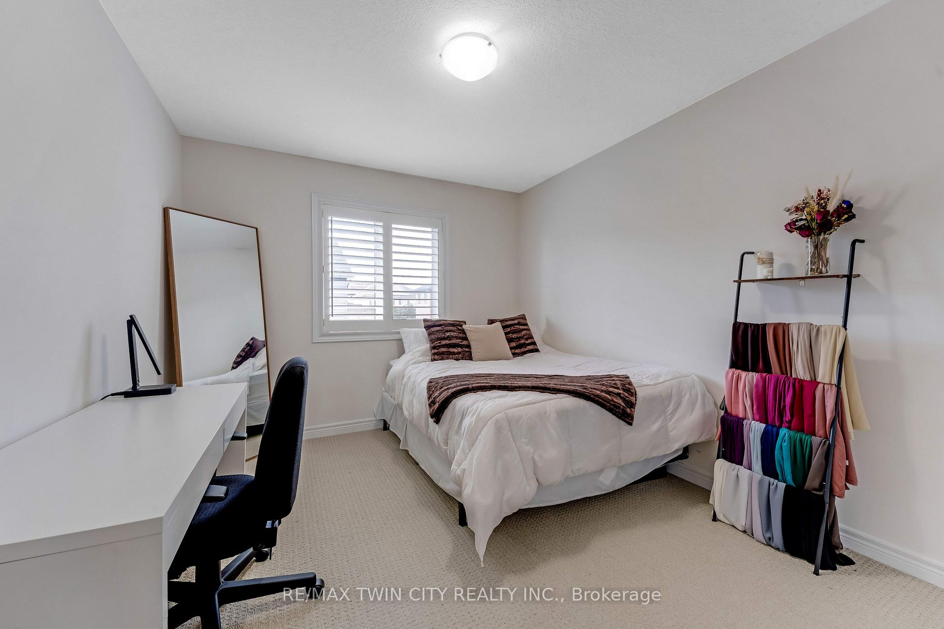 Photo 29 of 18 Crossbridge Avenue, Kitchener, Idlewood/Lackner Woods — HOMEH