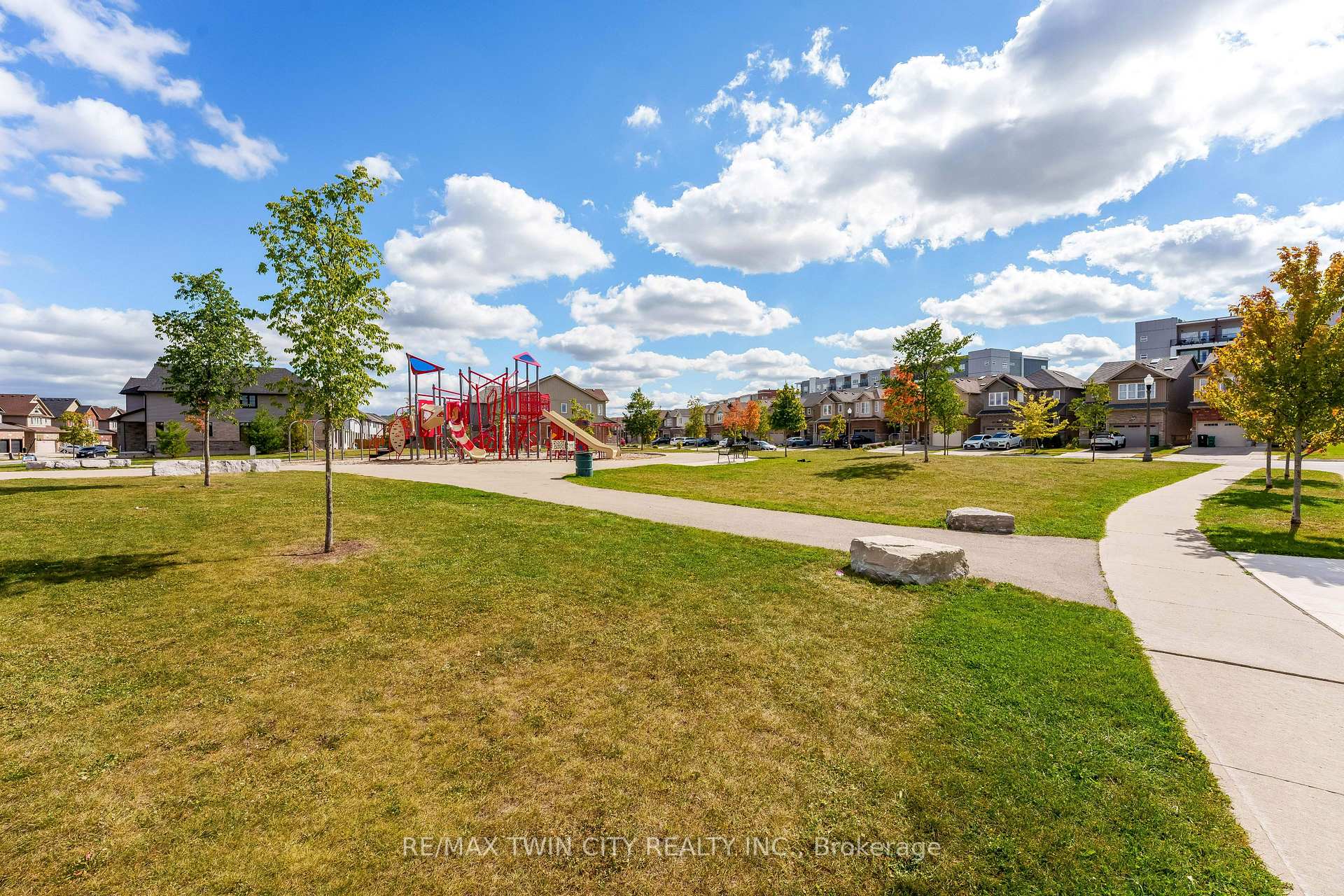 Photo 38 of 18 Crossbridge Avenue, Kitchener, Idlewood/Lackner Woods — HOMEH