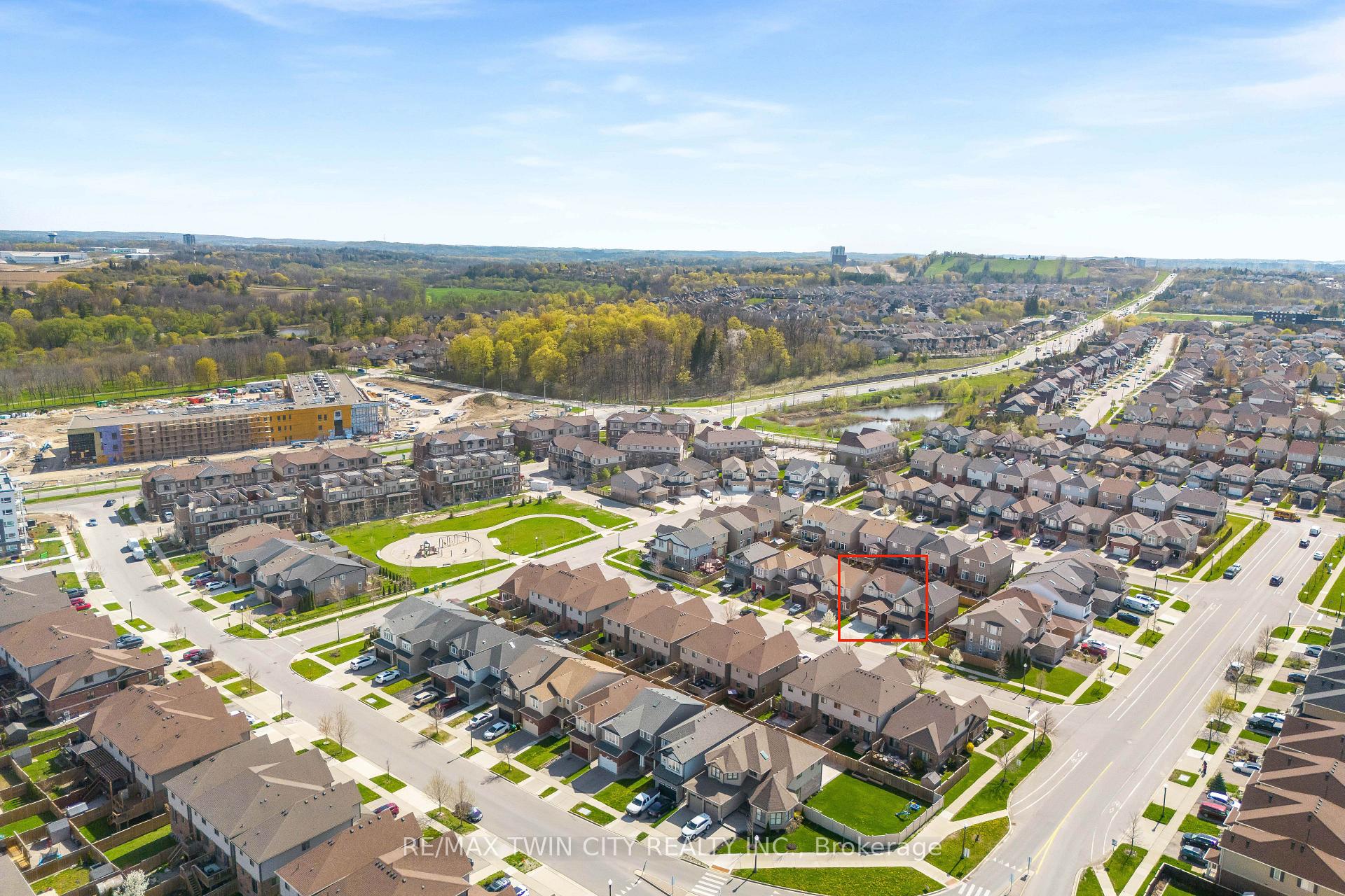 Photo 39 of 18 Crossbridge Avenue, Kitchener, Idlewood/Lackner Woods — HOMEH