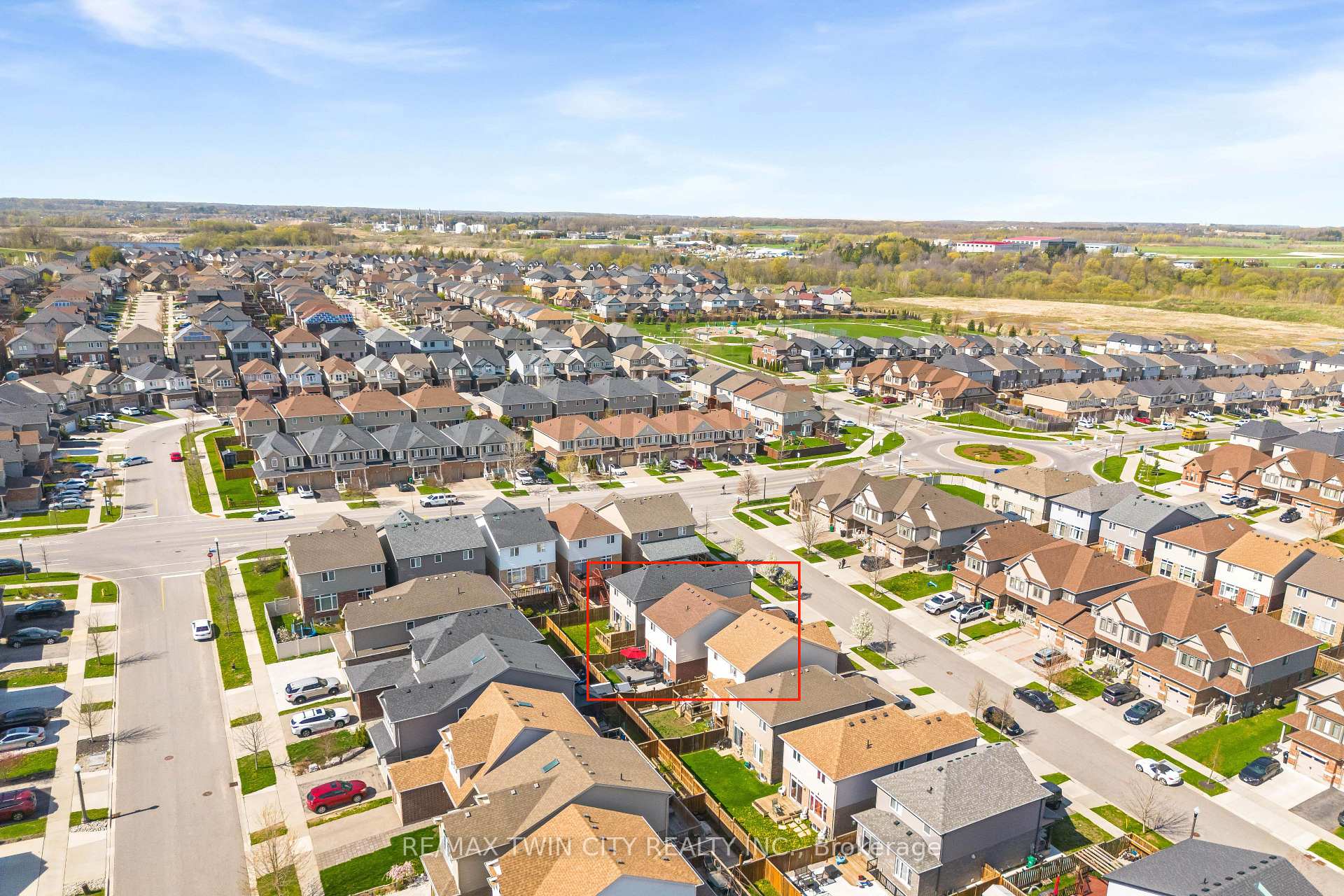 Photo 42 of 18 Crossbridge Avenue, Kitchener, Idlewood/Lackner Woods — HOMEH