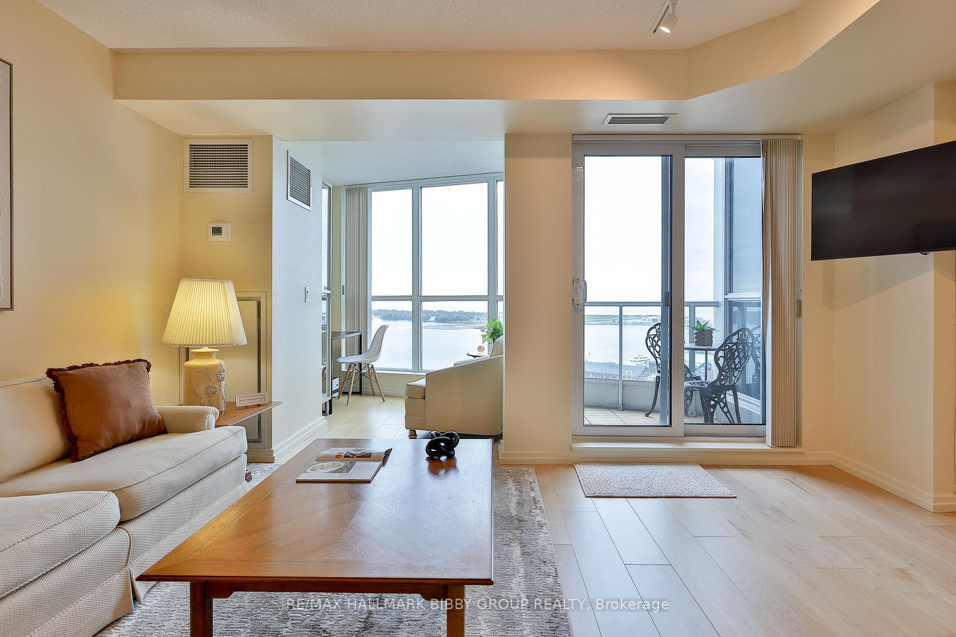 Photo 5 of Unit 1911, 208 Queens Quay W, Toronto, Waterfront Communities — HOMEH