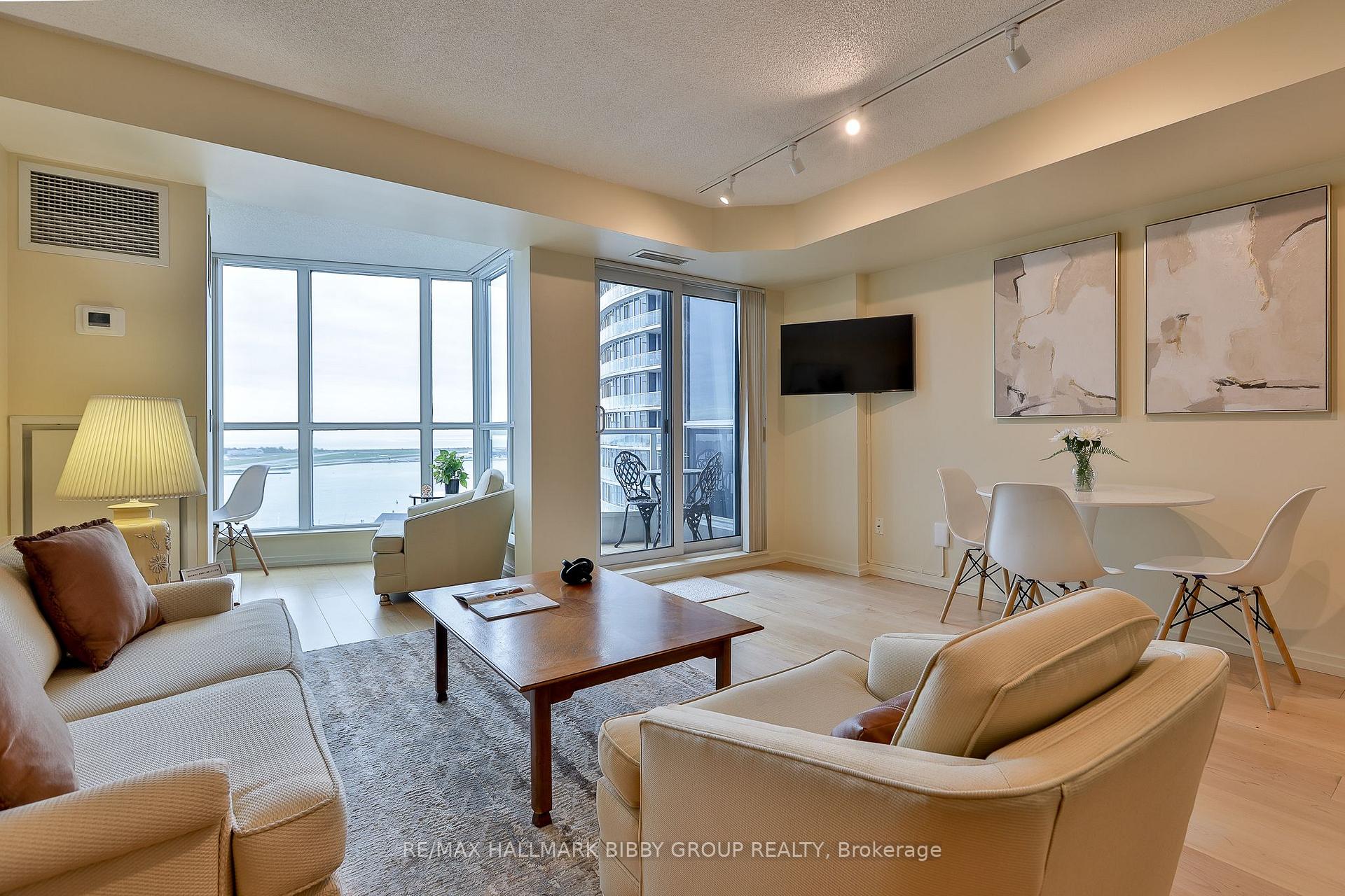 Photo 15 of Unit 1911, 208 Queens Quay W, Toronto, Waterfront Communities — HOMEH