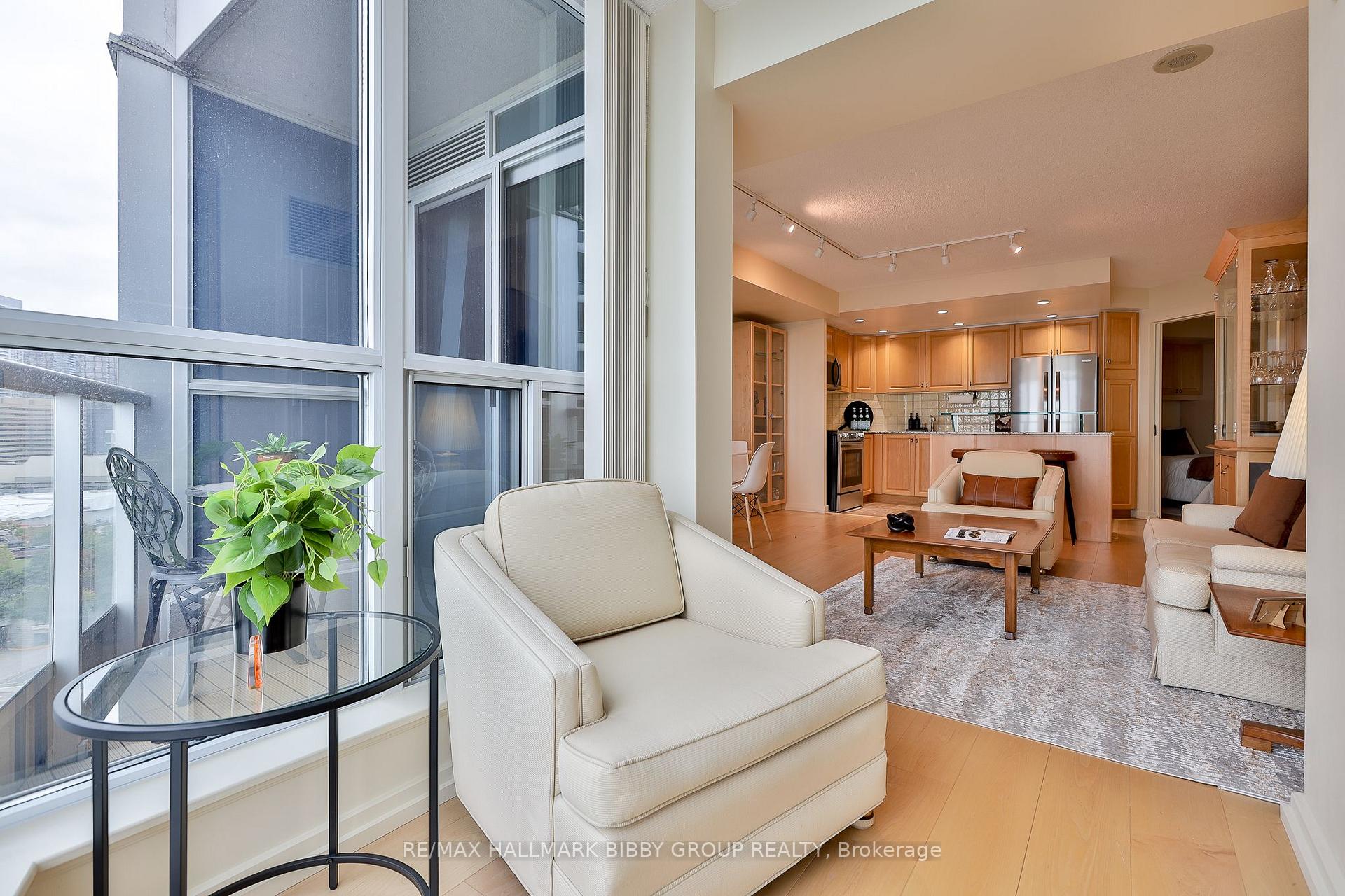 Photo 16 of Unit 1911, 208 Queens Quay W, Toronto, Waterfront Communities — HOMEH