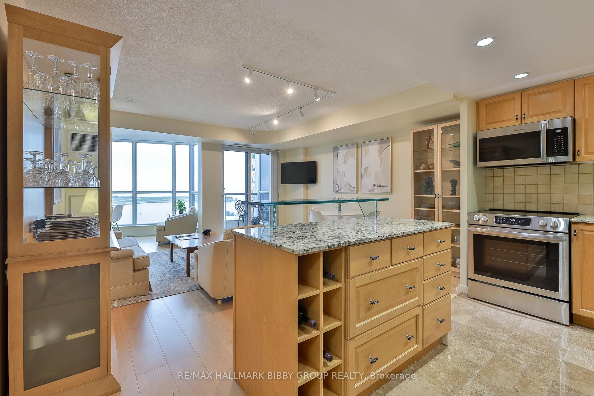 Photo 18 of Unit 1911, 208 Queens Quay W, Toronto, Waterfront Communities — HOMEH
