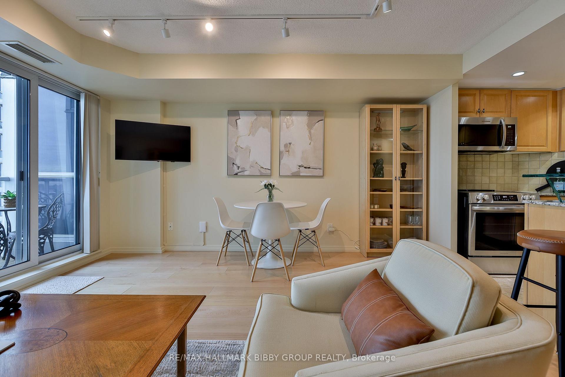 Photo 23 of Unit 1911, 208 Queens Quay W, Toronto, Waterfront Communities — HOMEH